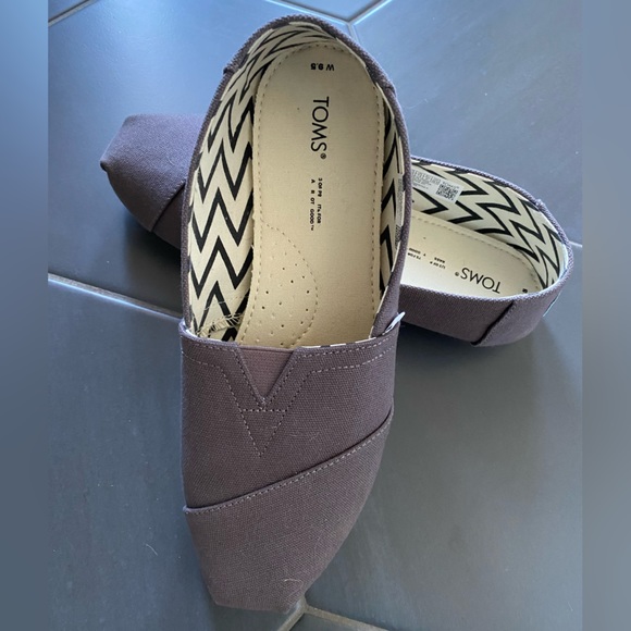Woman’s grey size 9.5 shoes - Toms - Picture 1 of 4